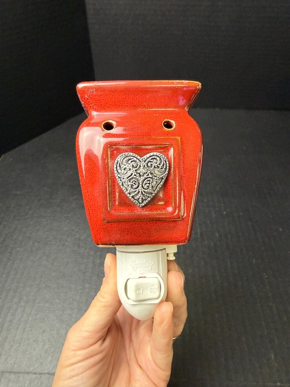 SCENTSY HEARTFELT Plug In Warmer Red Heart Nightlight Wax Retired New Bulb